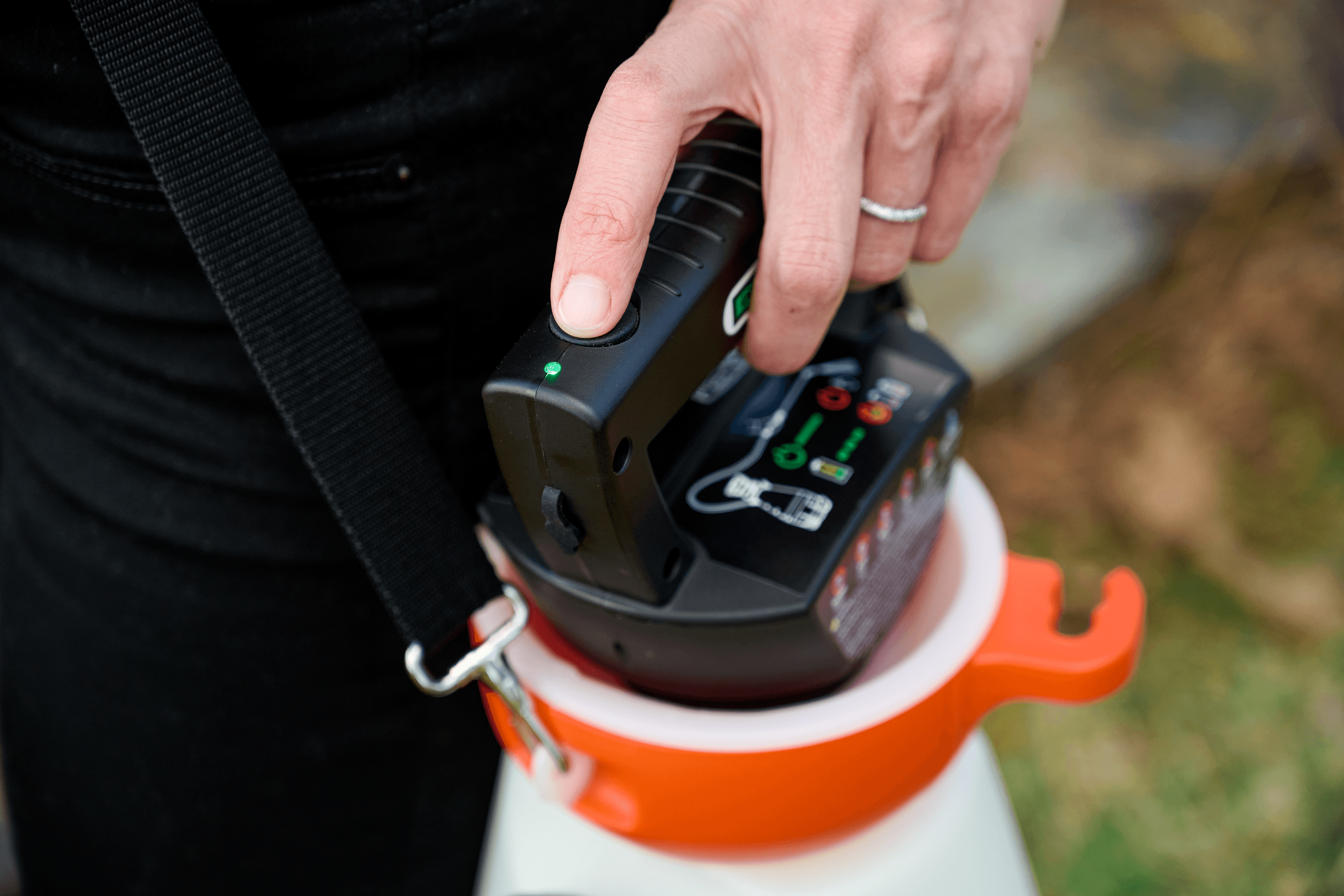 8L Battery Handheld Sprayer image 1